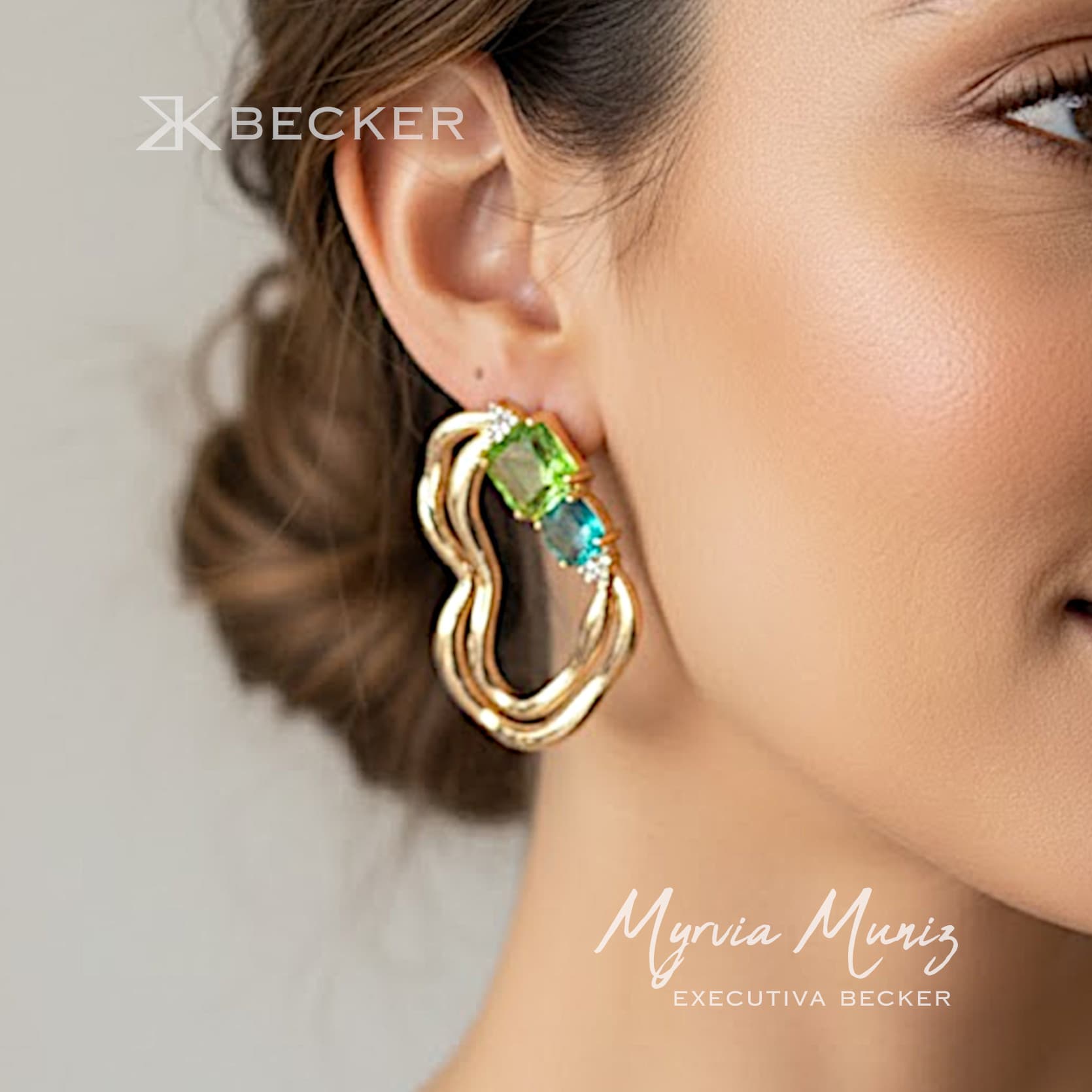 BRINCO ORGANICO PEDRAS VERDE ESMERALDA OURO